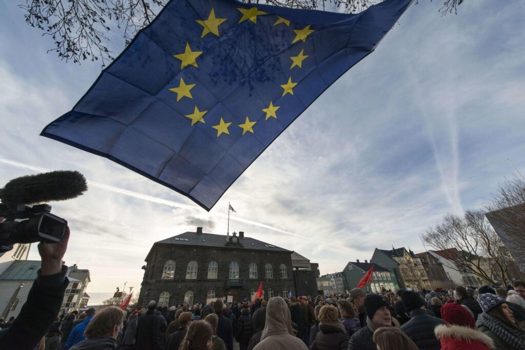 Votuesit në Islandë refuzuan rifillimin e negociatave për anëtarësim në Bashkimin Europian, duke i dhënë një sinjal të qartë politik qeverisë.