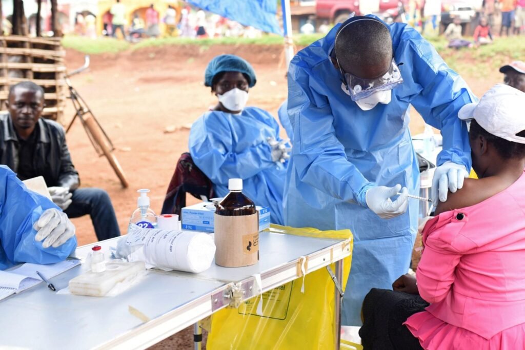 Ebola në Kongo: nis vaksinimi i punonjësve shëndetësorë ndërsa vendi përballet me shpërthimin më të rëndë
