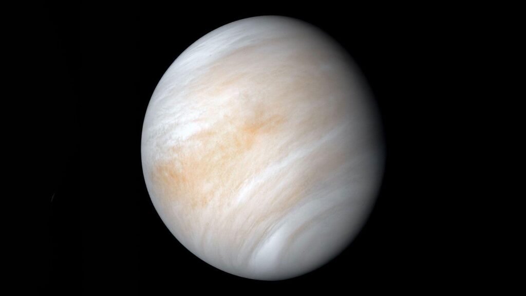 Një studim i ri sugjeron se Venusi mund të ketë pasur dikur një hënë, e cila u afrua gradualisht dhe përfundoi duke u përplasur me planetin.