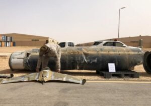 Houthit sulmojnë sërish Arabinë Saudite, ndërsa bisedimet me Iranin shtyhen. Nafta Brent kalon 107 dollarë dhe rriten frikërat për krizë globale energjetike.