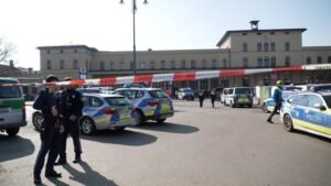 Shpërthim pranë stacionit qendror të trenit në Augsburg të Gjermanisë la dy të plagosur. Policia gjeti edhe një objekt të dytë të dyshimtë.