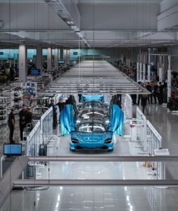 ALT: Fabrika e McLaren në Mbretërinë e Bashkuar