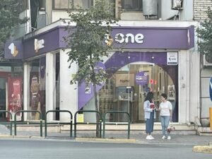 Numri i abonentëve celularë në Shqipëri ra me 9% në tremujorin e dytë të 2026, duke zbritur në 2.97 milionë.