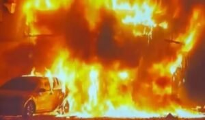 Gjykata e Lartë shtyn seancat jo urgjente pas zjarrit të 17 tetorit, që dëmtoi godinën dhe dokumentacionin gjyqësor.
